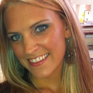 Meet your Posher, Victoria